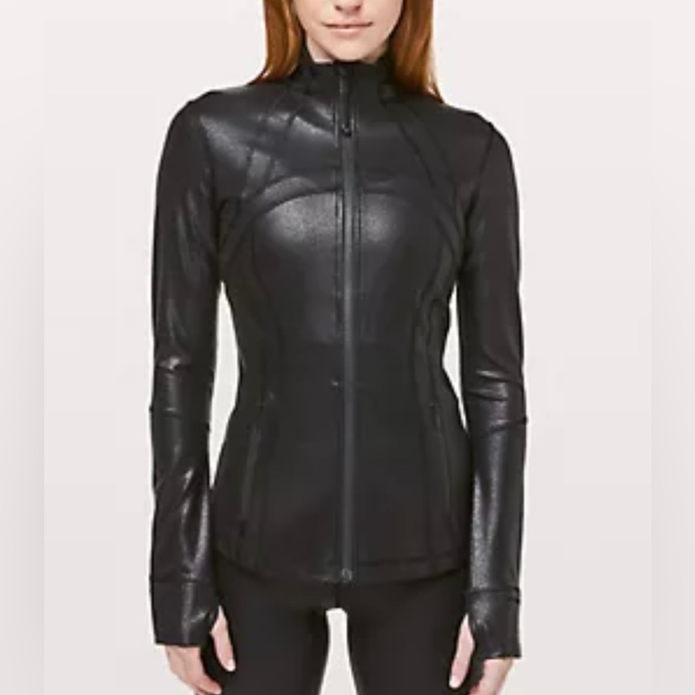 Lululemon Define Jacket Foil
Luminosity Foil Print Black, size 2. Worn once.